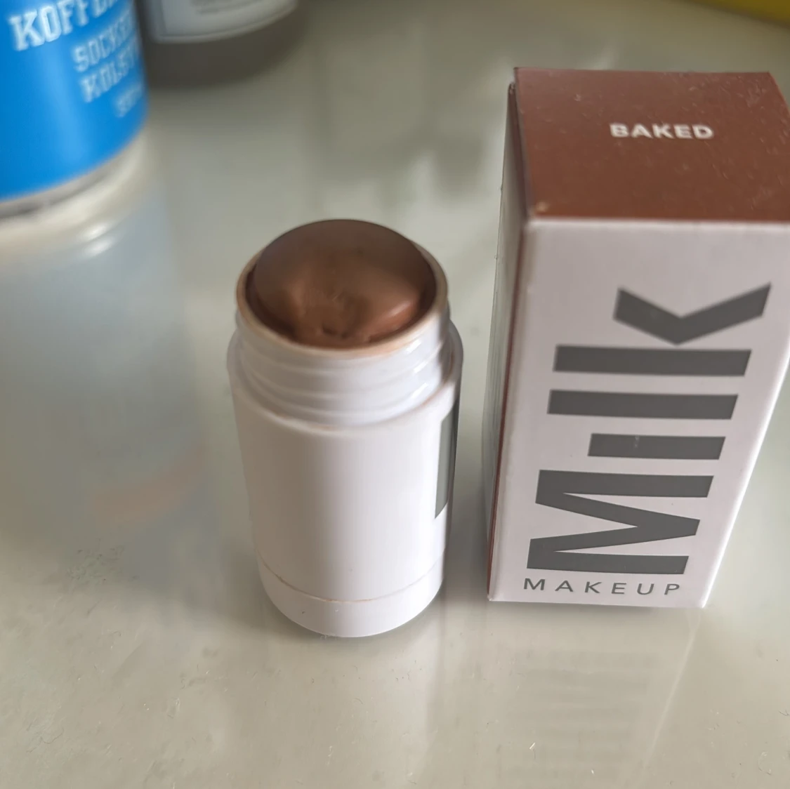 Milk Makeup Matte Bronzer Stick i nyansen Baked - 3