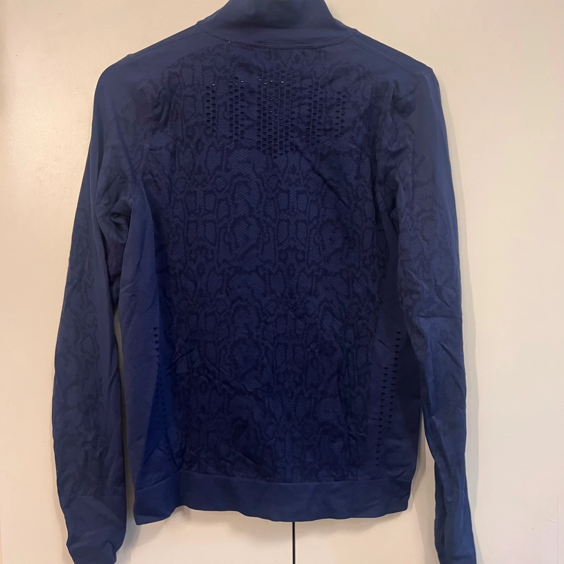 Mörkblå träningsjacka med mönster - 2