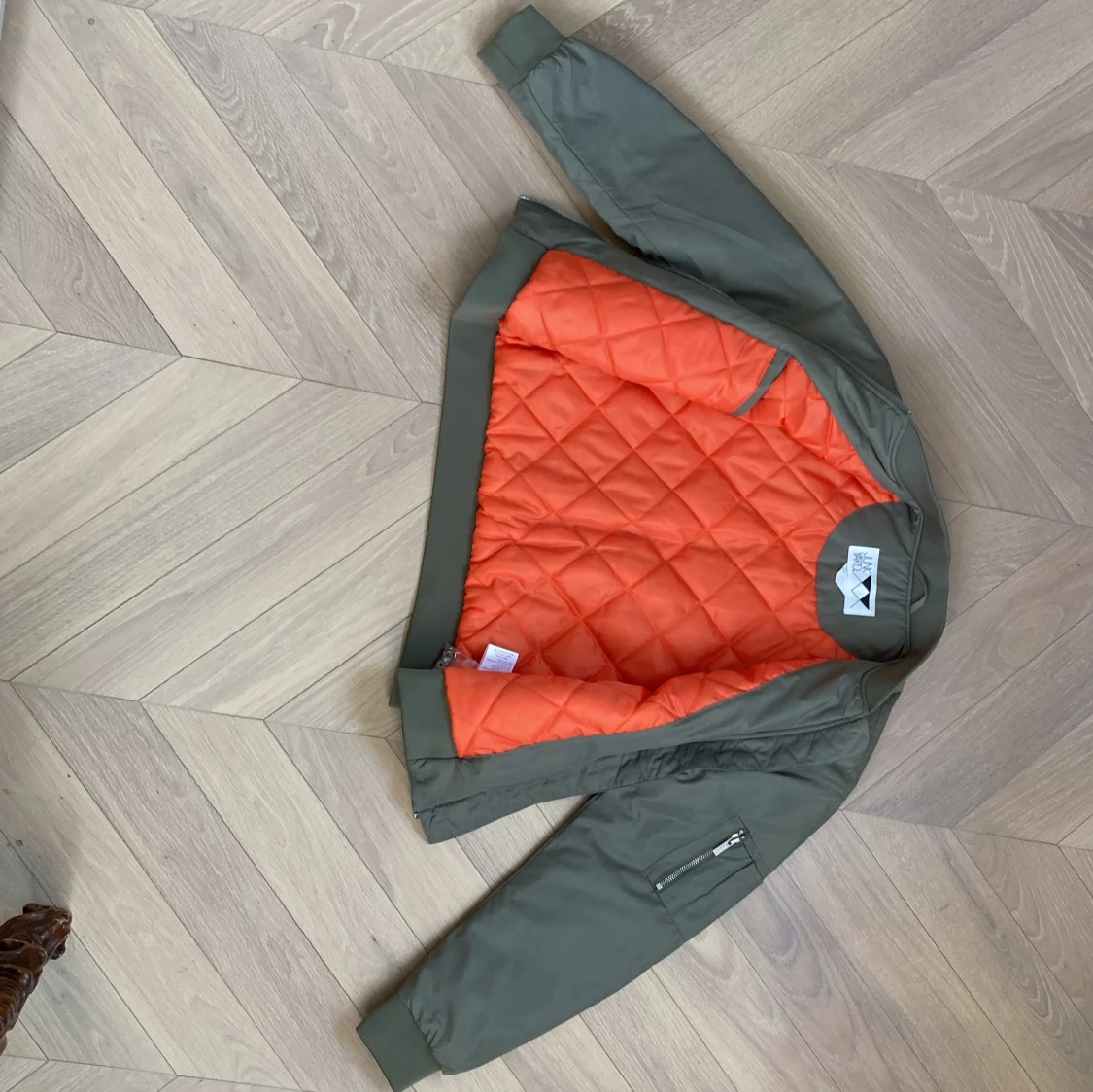 Olivgrön bomberjacka från Junkyard - 1