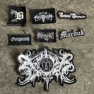 Patch/tygmärke black metal band - Begotten, Nazghor, Nocturnal Depression, Gorgoroth, Psychonaut 4, Marduk & Xasthur patchar. Alla är i olika storlekar så fråga om mått så fixar jag det! Priset varierar även beroende på storlek. 20kr för de små, 50kr för den större Xasthur patchen.