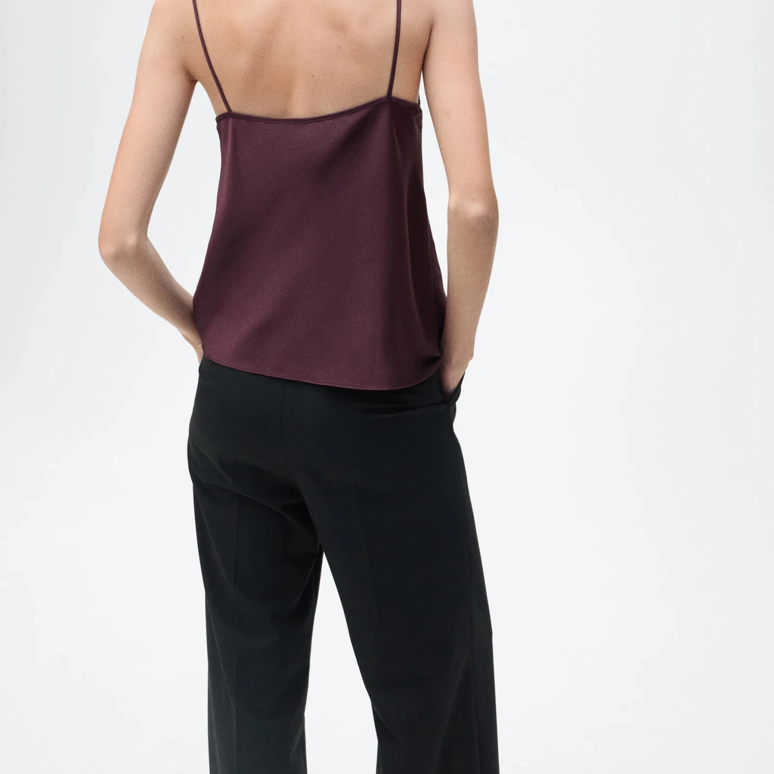 Vinröd satinlinne med tunna axelband - 3