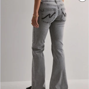 Bootcut jeans  - gråa Bootcut jeans från Nelly, aldrig använt 💓 