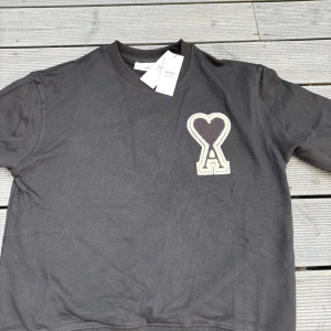 Ami Paris Tröja   - Ami Paris Hoodie/ Sweatshirt, 10/10 skick, helt ny, aldrig använd.