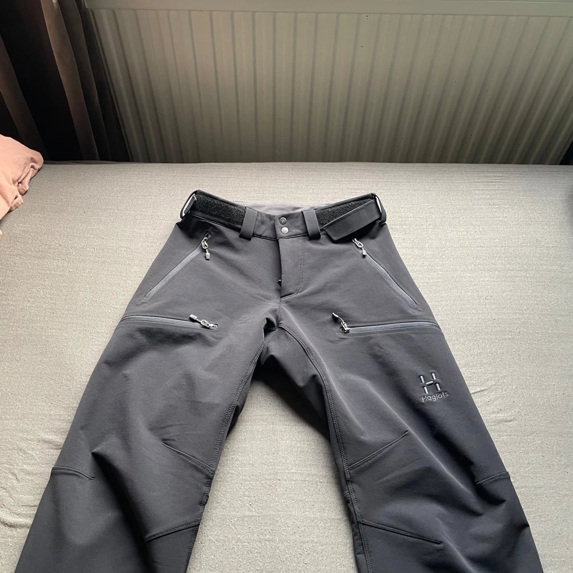 Svarta täckbyxor från Haglöfs