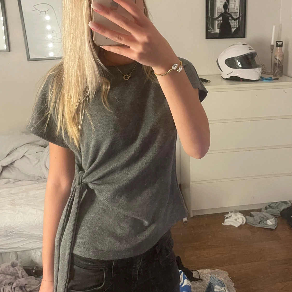 Grå topp med knyt i sidan - 1