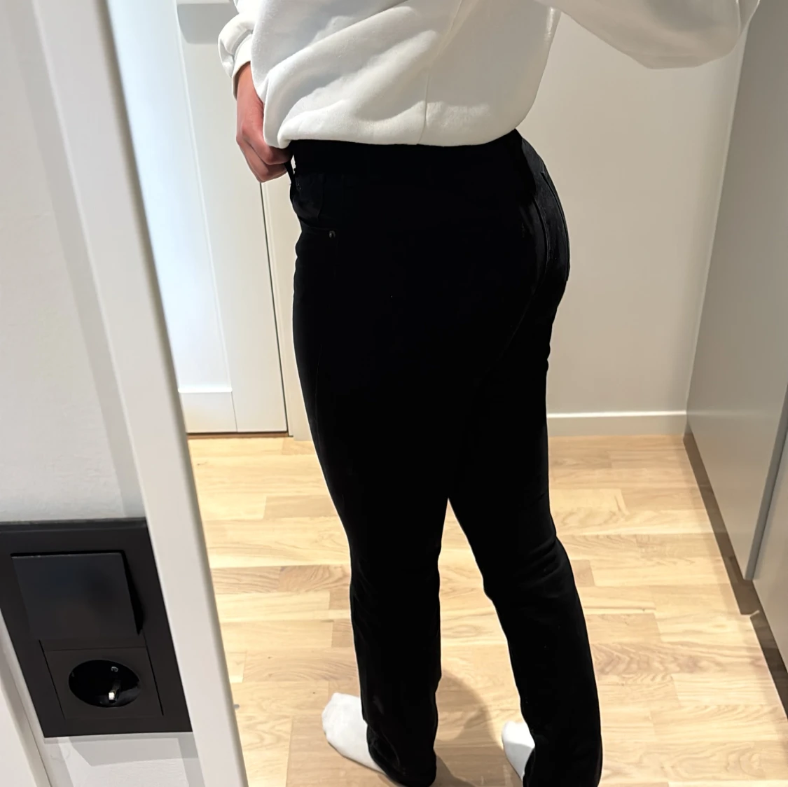 Levi's 724 High Rise Straight svarta jeans - 1