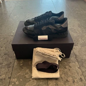 Rockrunners  - Säljer nu dessa rockrunners i storlek 42| 7/10 Bra skick men några defekter| Allt og medföljer vid köp skriv vid funderingar|