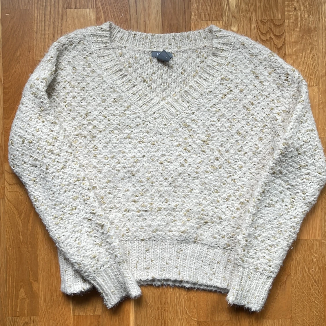 Beige stickad v-ringad tröja Lindex - 1