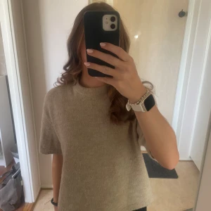 Beige stickad tröja från Gina Tricot - Knappt använd🤍