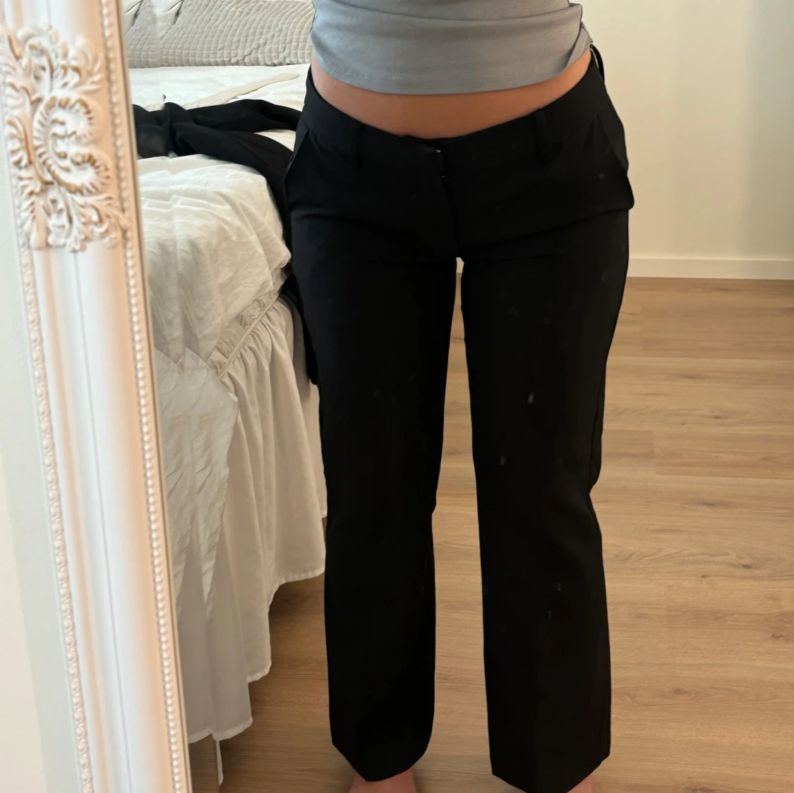 Vera PETTITE kostymbyxor från BikBok  - 1