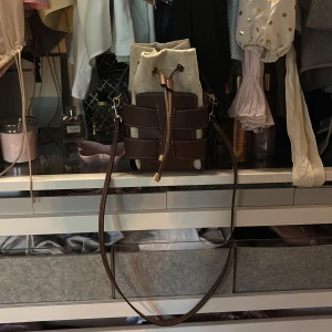 Hm väska  - Den populära hm väskan, använd en gång, helt slutsåld! 💞