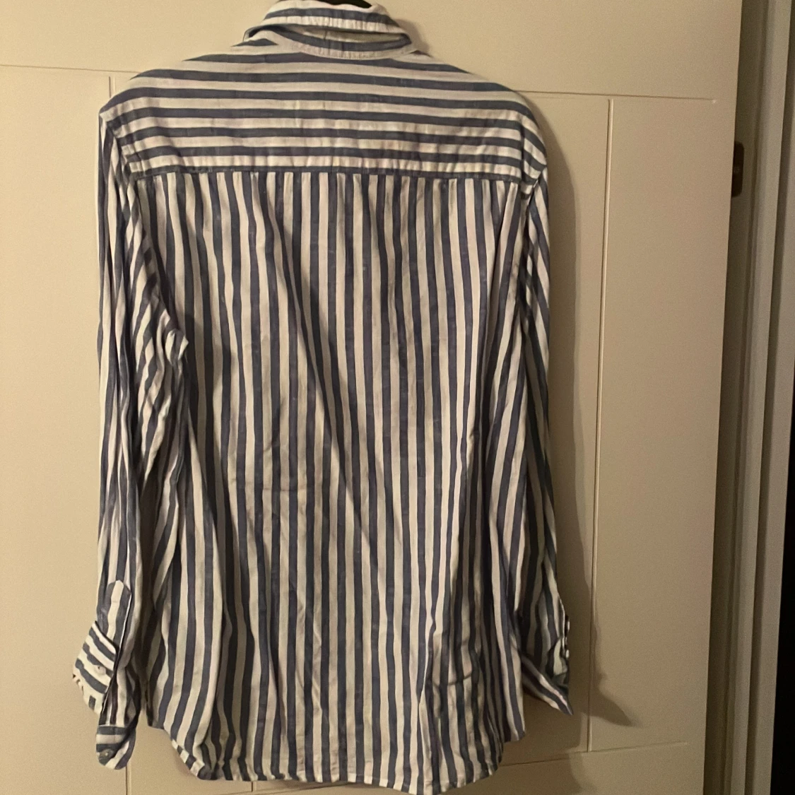 Randig blåvit skjorta från H&M - 1