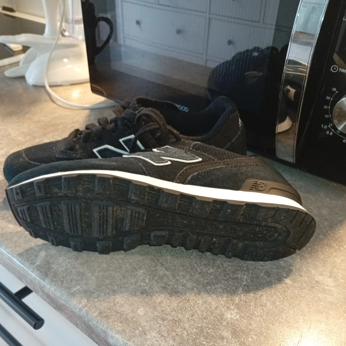 Svarta New Balance sneakers - 1