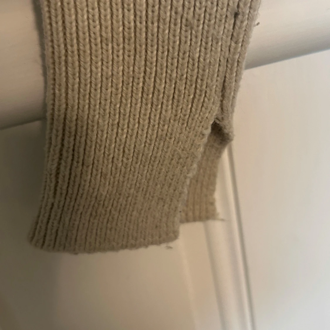 Beige stickad tröja från H&M - 2