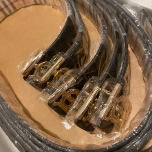 Burberry Bälten - helt ny i plastförpackning storlek 105cm.                299kr st