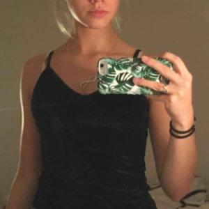  - Tajt svart sammets body, bra kvalitet, använd en gång 