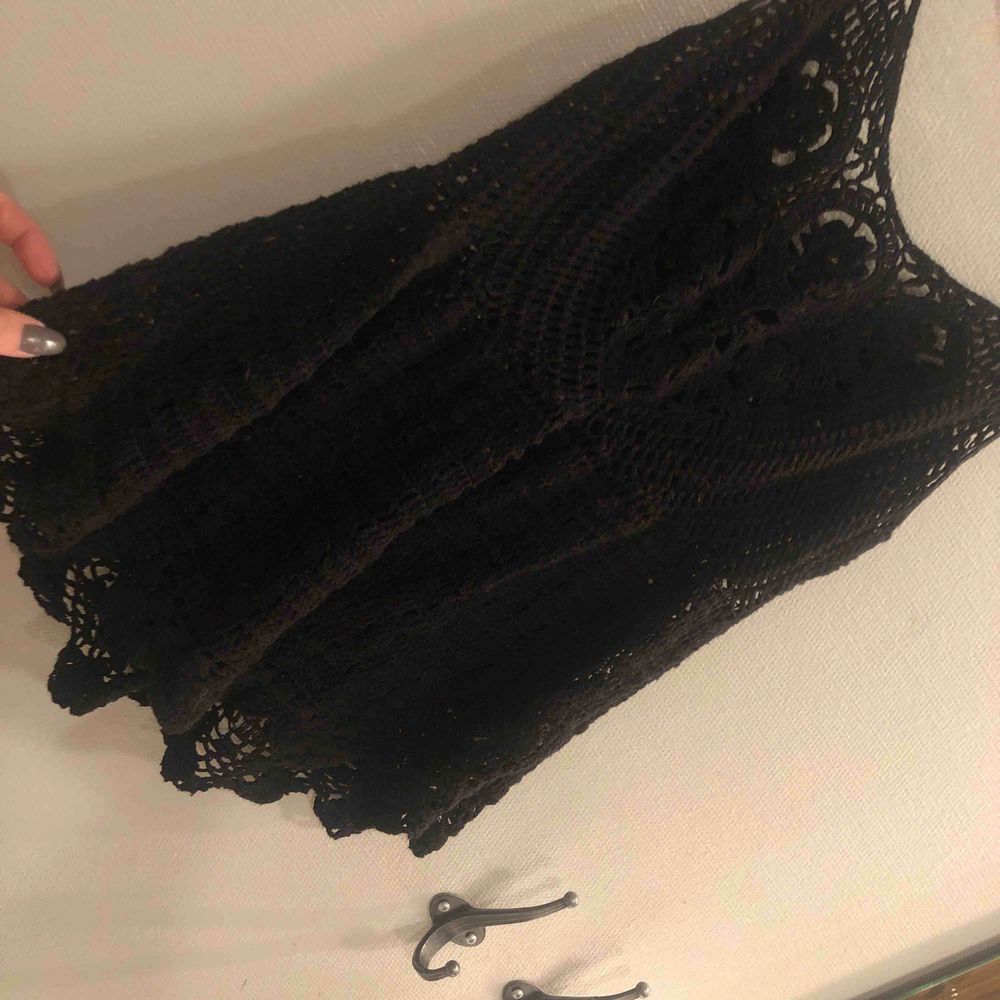 Fint svart virkat linne från Gina tricot i strl S. Toppar.