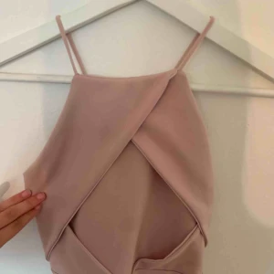  - Ljusrosa fin klänning använd två gånger 