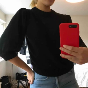  - Stickad tröja från Gina med trekvartsärmar, superfin men kommer inte till användning. Köpare står för frakt