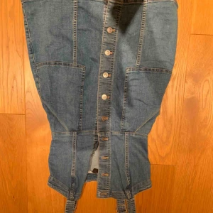  - Jeansklänning som bara används för att prova 💗 kan mötas i Stockholm eller frakta 
