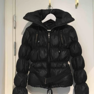  - Mangojacka Storlek S  Hämtas i Bromma eller skickas, köparen står då för frakt