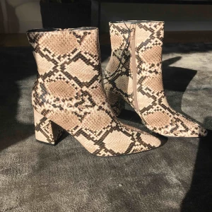  - Oanvända boots från ginatricot strl 37. Frakt tillkommer :) 