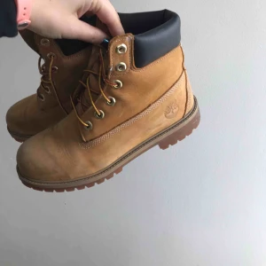 - Timberlands beiga använda lite fläckiga