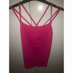  - Rosa linne med rosa strasstenar på banden 