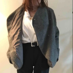  - Varm jacka med unik passform. 