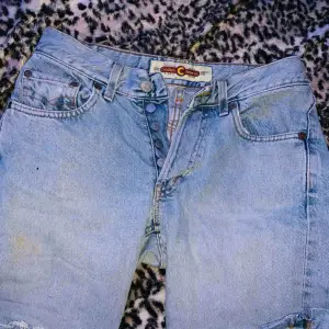 Mycket snygga jeans shorts från Crocker💫 Storlek W29 L32 Säljs då dem ej används längre. Köpare står för frakt