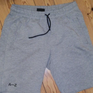  - Sköna mjukisshorts, knappt använda Frakt betalas av köpare