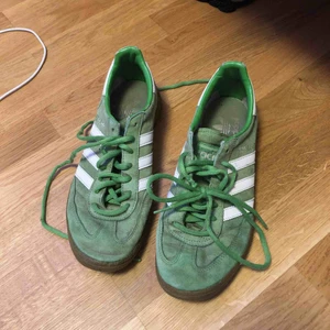  - Retro limegröna adidas spezial