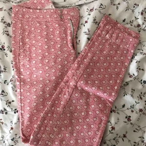  - Byxor som har varit i garderoben på länge Priset inkl frakten:)