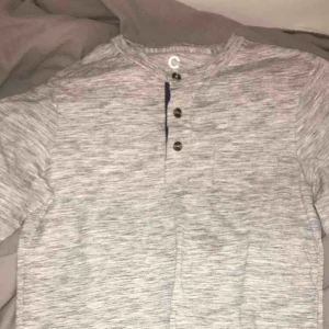  - En pyamas tröja från Cubus i bra skick. Köparen står för frakt.