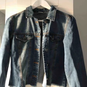  - Nelly jeansjacka i storlek XS