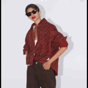  - Köpt på zara. Använd sparsamt i 1 månad. Möts upp i stockholm