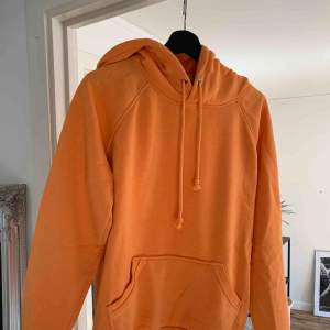 Orange hoodie från BIKBOK. Strl S.