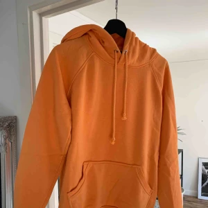  - Orange hoodie från BIKBOK. Strl S.