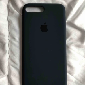  - Mörk grått skal som passar iPhone 7/8 plus i fint skick som knappt är använd! 
