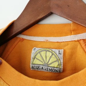  - Bästa tröjan! Orange Aqua Limone som är skitsnygg till allt. Bra skick, snyggt sliten.  Stor oversized.