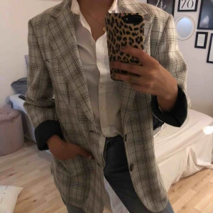  - Oversized kavaj ifrån second hand. 