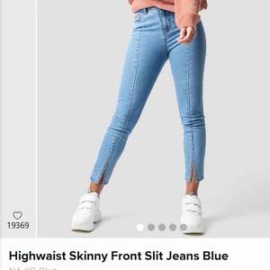 Oanvända jeans från NAKD, såå fina! Tycker dock inte att de är fina på mig & det är därför de aldrig använts. Kostar om jag minns rätt runt 400-500?