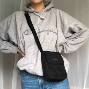  - Handy dandy axelväska, superpraktisk och fräsch!