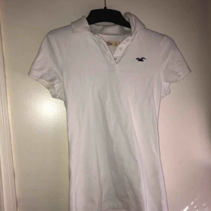  - Säljer detta äkta hollister plagget för endast 55kr  Använt bara 1 gång  Kommer såklart tvätta och stryka den innan den skickas💙🦋 55kr+ Frakt om du inte väljer att träffa mig i Gbg  