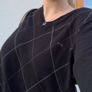 pullover  - jätte snygg pullover med rutigt mönster! bra skick, oversized på mig som i vanliga fall har S-M! köparen står för frakten💞🦋 bud på 170 + frakt!  (Varje bud måste höjas med minst 10 kr!) avslutas ikväll 00.00!