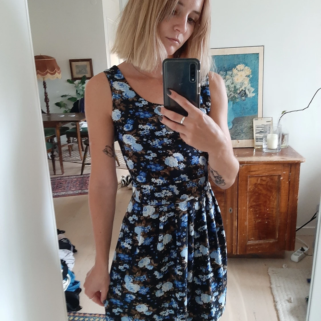 Gullig blommig klänning!!!