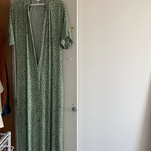 långklänning - blommig långklänning, perfekt till sensommar/höstväder