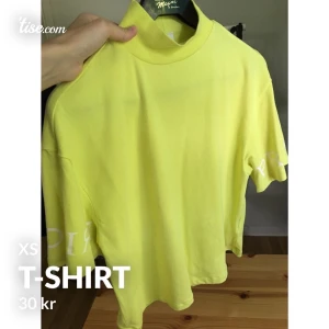 T-shirt  - Storlek XS H&M 