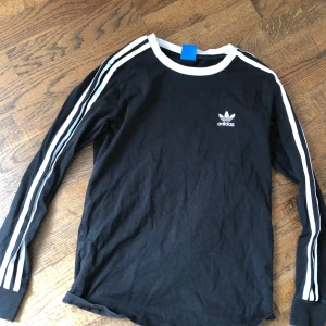 adidas tröja, storlek xs/s - snygg adidas tröja, använd några gånger, ganska bra skick