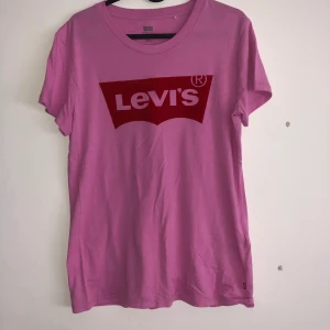 Levi’s t-shirt - Aldrig använd, storlek S och loose fit